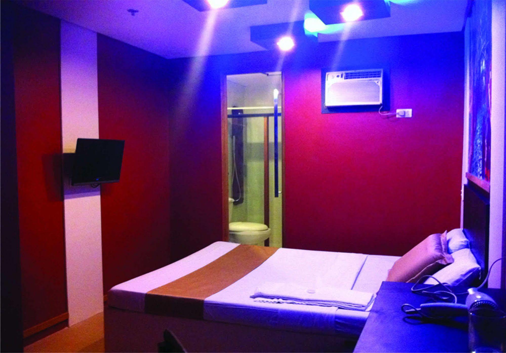 Hotel Dreamworld Araneta Cubao Exterior photo