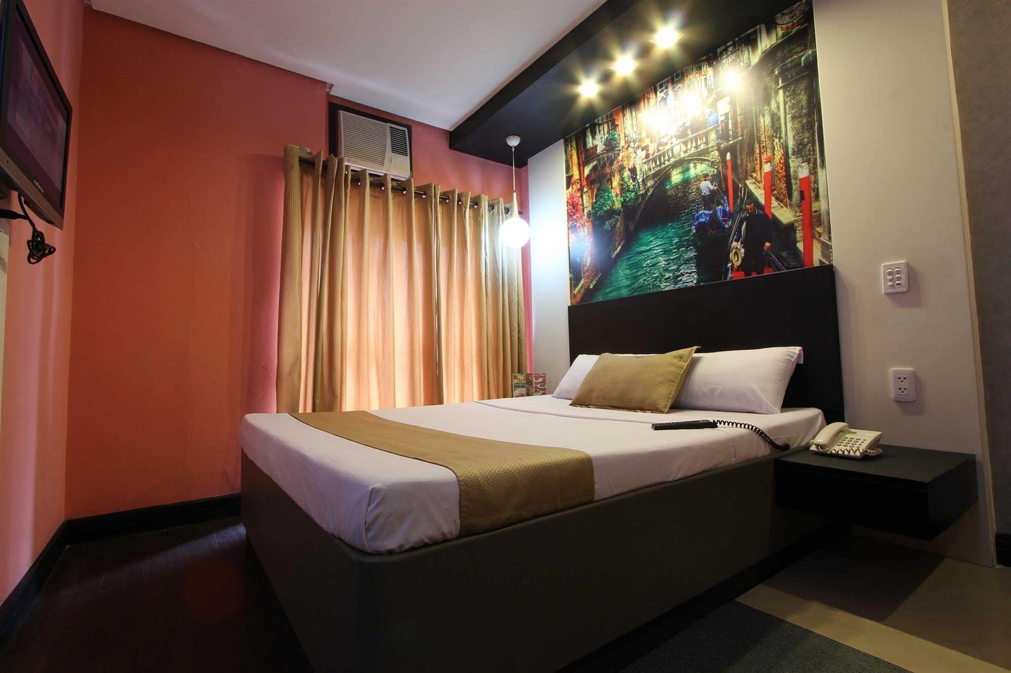Hotel Dreamworld Araneta Cubao Exterior photo