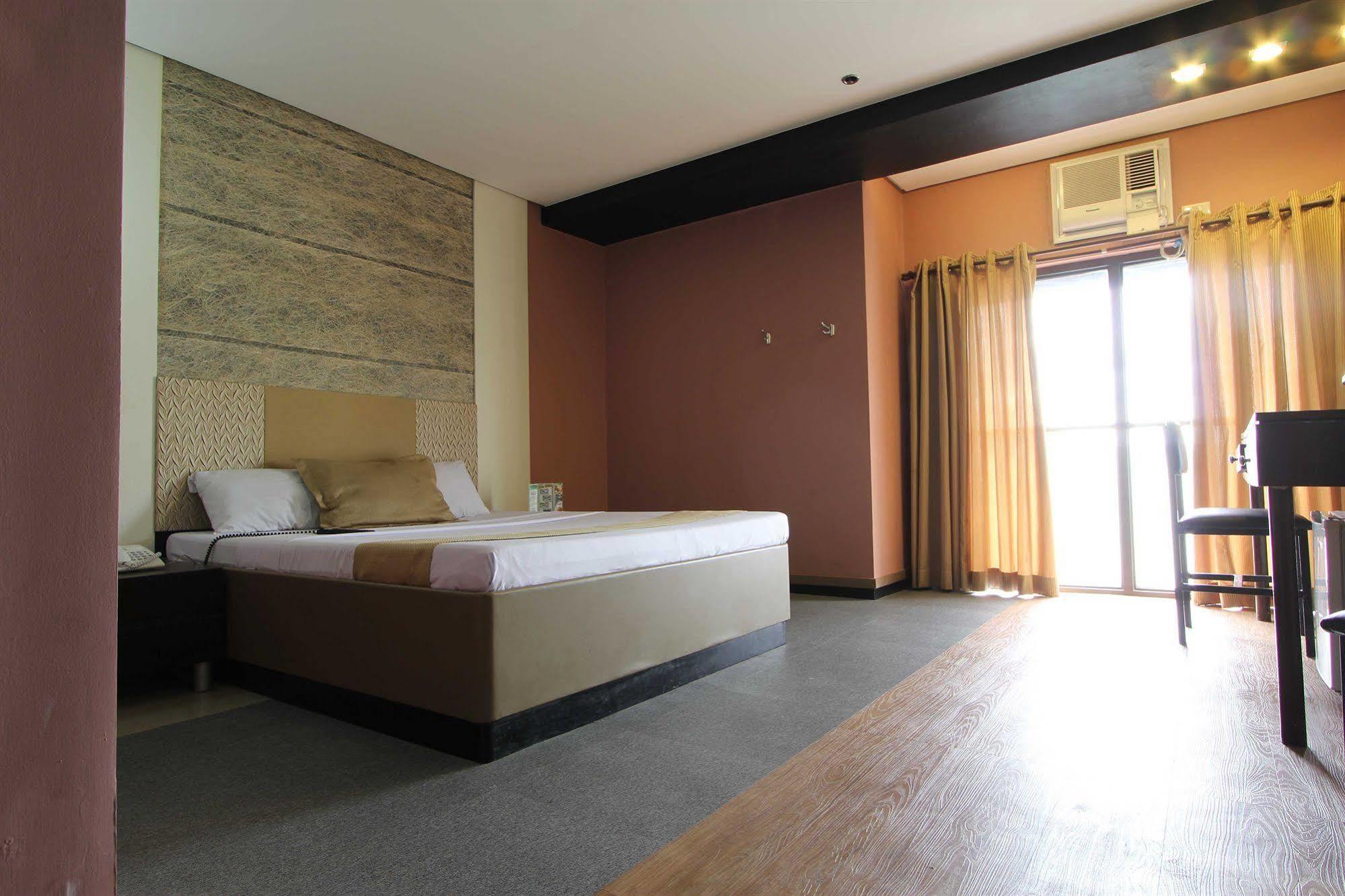 Hotel Dreamworld Araneta Cubao Exterior photo
