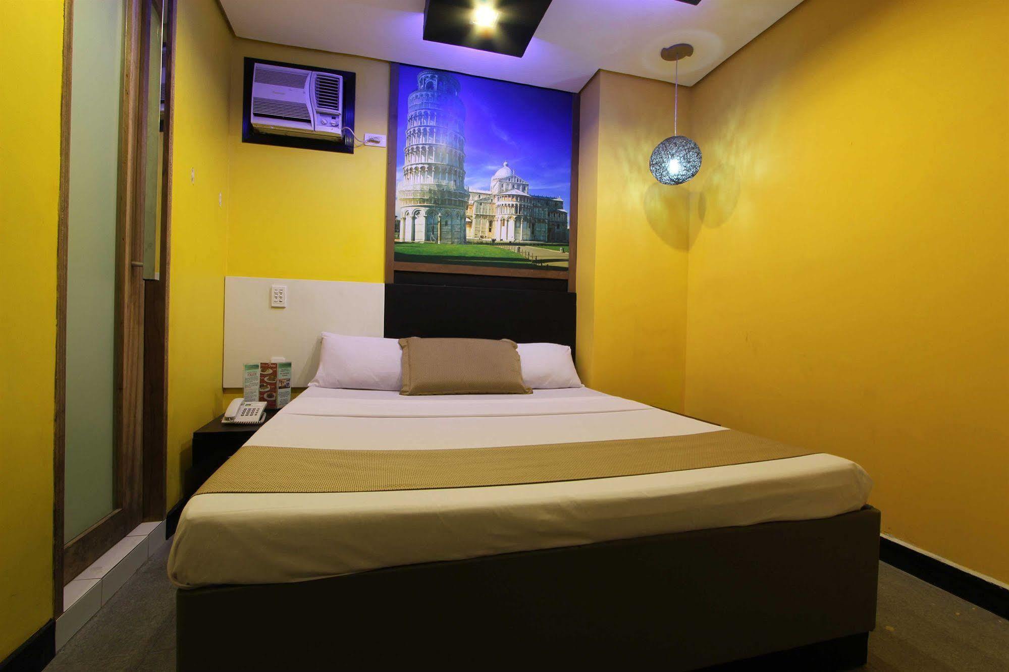 Hotel Dreamworld Araneta Cubao Exterior photo